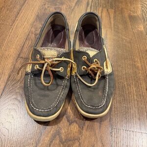 Women’s Casual Boat Shoes - navy and gold